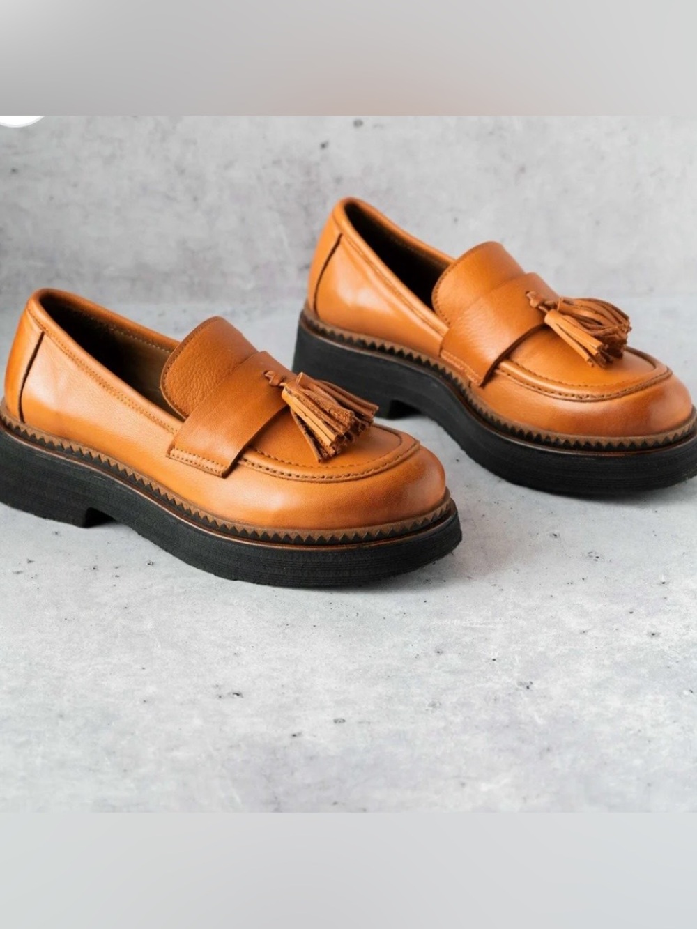 NWT Bueno Gillian Platform Tassel Loafer, Tan, Size 39